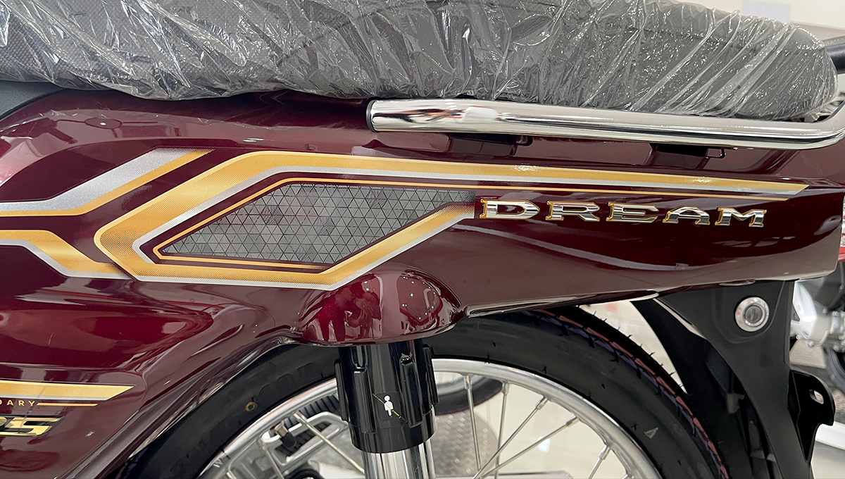 Tem Honda Dream 125 NCX 2024 màu đỏ Tem Honda Dream 125 NCX 2024 màu đỏ